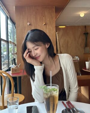 Kwon Na-ra Instagram - 🤎