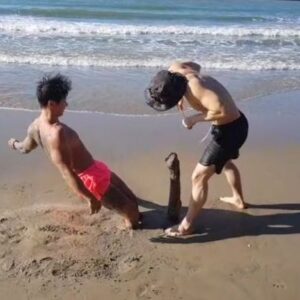 Kwon Tae-ho Instagram - 내몸이 허락한 유일반 바다!
똥꼬비치! 똥꼬비치 이후로 내똥꼬는 성할날이 없었다..... 브루나이에서 변기 적어도 100번은 부신듯.... 아프면 이제 서러운 시기... 제발 아프지말자... 컨디션 회복중입니다 . 위경련 장염 몸살 한방에 얻어맞고 한국 귀국후 오늘 링거 영양제투어각!! 설사에 좋다는거 암만먹어도 설사는멈추지않는다 멀먹어도 설사라면 그리웠던 한국음식으로 때려넣어야지 삼겹살에 김치구워서 뼈해장국이랑 같이먹어야지!
영상처럼 공기주입식 근육 넣을수있으면 정말 좋겠다 !
#똥꼬비치 #똥꼬 #브루나이 #똥꼬헐겠다
#바다 #여름 #설사 #장염 #위경련 #몸살 #미세먼지 #병원투어 #brunei #summer #sea #beach #trip #beachtrip #몸짱 #복근 #피트니스 #fitness #swim #fitnessstar #funnyvideo #action #병맛 #영상의신
