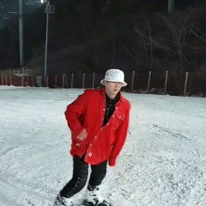 Kwon Tae-ho Instagram - 스키장위의 김연아 이고싶다..
숏스키랑 블레이드만 타다
일체형 신발스키 장만해서 2년만에 스키장 가서 타봤는대 어렵다.. 대신 가지고다니긴 거의 운동화수준
자주가서 타고싶지만 바쁜요즘 
스키장 같이갈사람? 
#신발스키 #씨바스키 #이놈스키 #시바스키
#곤지암 #김연아 #트리플악셀
#트리플악셀할기세 #스키요정 #스키 #보드 #숏스키 #신발스키 #스노우보드 #스노우스키 #ski #snowski #snowboard #snowboarding #board #winter #wintersport #슬레드독 #슬레이드독 #shotski #shotskis