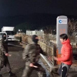 Kwon Tae-ho Instagram - 디케이유?
.

#서울액션스쿨 #액션스쿨 #봉술 #검술 #army #usarmy #dku #아크테릭스 #arxteryx
#militaryart #kungfu #복싱  #judo  #streetfight #쿵푸 #physique #kicks #samurai #boxing #kungfu #ufc  #ultimatebeastmaster #ninja #samurai #action  #drunkenkungfu #kick #stunt #brucelee #tattoo #강철부대