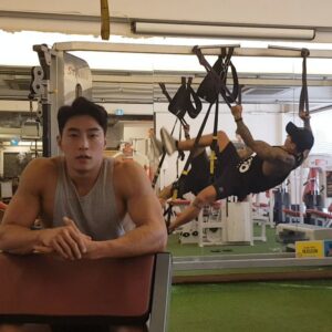 Kwon Tae-ho Instagram - A friends who got hurt while exercising
Tag a your 2friends 
치현이 몸처럼 만들고싶어서 치현이한테 운동 알려달라고 했어요.. 치현이는 첫번째도 두번째도 안전이라고 했어요 ...
운동은 안알려주고 자꾸 다칠거같은걸 시켰어요
이걸해야 어깨가 좋아진다했어요..
어깨운동 안한거같은대 어깨가 안움직여요..
정말 세계적인 선수에요..
@evan.seong_wbffpro 
안전운동 캠패인 다같이 안전운동 합시다!!
운동하다 다친적있는 친구 2명 태그.. #안전운동 #몸이재산 #어깨깡패 #wbffpro #wbff #musclemania #ifbb #inba #agp #fitnessstar #머슬마니아 #피지크 #physique #workout #fitnessmodel #sportsmodel #model #y9 #와이나인