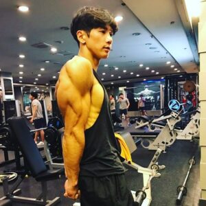 Kwon Tae-ho Instagram - 어깨후면을 열심히 더 키우자 ! ! 
어깨운동이 재미있는요즘 
왜진작 어깨운동을 안했을까 . . . 
운동은 편식하지말라는말 요즘 너무 깨닫고있다. 
그래도하체랑 등은 왜케 귀찮을까요 . . . ㅡㅡ
그래서 오늘도 열운 ! !
운동관련 문의 
카카오톡 : ironmantaeho
#naturalbody #natural #naturalbodybuilding #내추럴 #내츄럴바디 
#머슬마니아 #머슬매니아 #musclemania #식스팩 #복근 #몸짱 #fitnessmodel #sixpack #movement #physique #dragonball #dragonballz  #wbff #ifbb #wff #ultimatebeastmaster #korea #inba