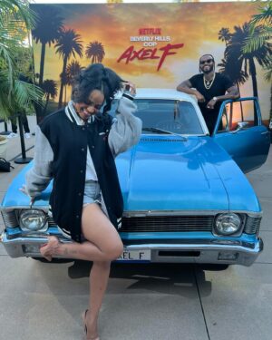 Kyla Pratt Instagram - Make sure you watch Beverly Hills Cop : Axel F on @netflix !!! 

I had the pleasure of working with a legend at a very young age. His kindness and professionalism laid the blueprint for what i have aspired to be in this industry. Whatever he is apart of, i will support.

#Legend
#EddieMurphy
#Netflix