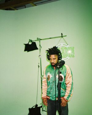 Kyle Harvey Instagram - FLOWIN REMIX OUT THIS FRIDAY :)

@3weeksin__ the world gone know us 🤞🏾