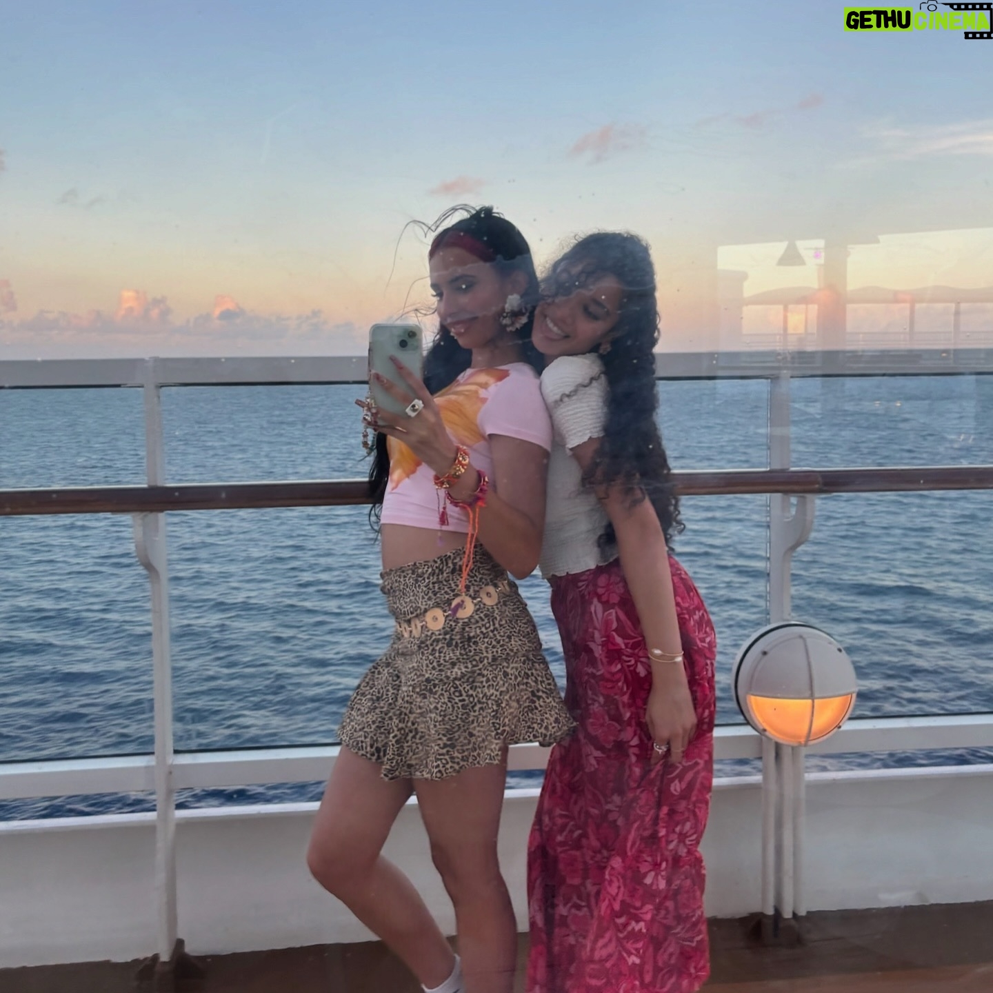 Kylie Cantrall - 117K Likes - Red & Bluey on a boattt❤️🩵🛳️🌊🌊🌊 @disneycruiseline