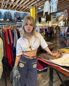 Actress Kylie Rogers HD Photos and Wallpapers September 2024