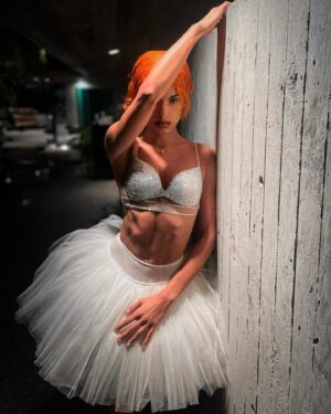 Kylie Shea Instagram - Eadem mutata resurgo 🧡 xxxooo

Grazie mille 🫶🏽 @barneysny @barneysbeauty 

💄 @samvissermakeup 
👩🏽‍🦰 @joerirouffa 
📌 @jamesfgoldstein 
🦄 @kaiminnewyork 
💫 @shanraqs

#barneysnewyork #barneysnewyorkbeauty 
#barneysbeauty #kylieshea #pointechronicles
