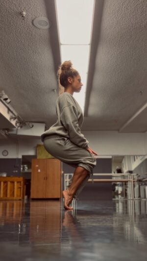 Kylie Shea Instagram - 411 2 3 air🪑. @pointechronicles 

xxx o o o

#PointeChronicles