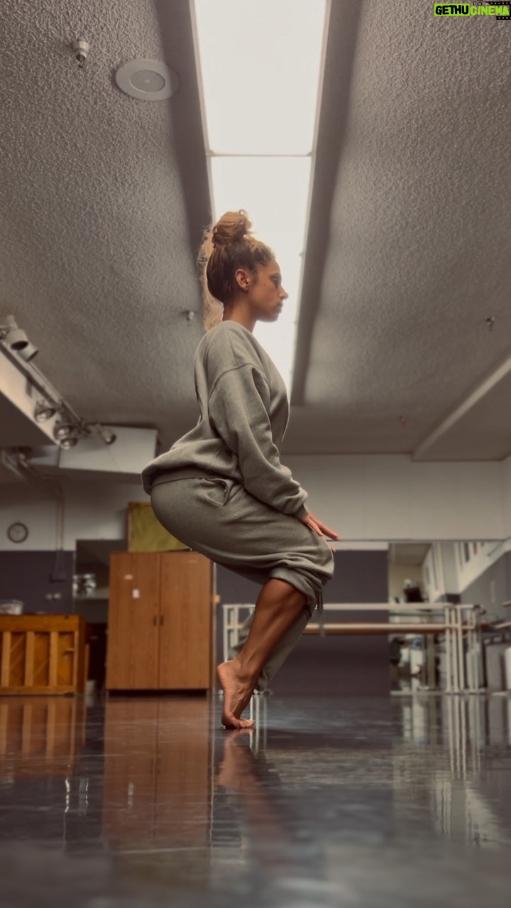 Kylie Shea - 19.1K Likes - 411 2 3 air🪑. @pointechronicles
xxx o o o
#PointeChronicles