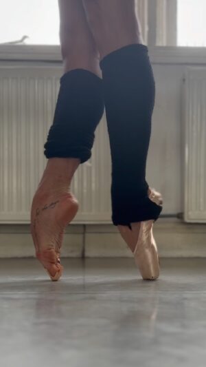 Kylie Shea Instagram - ♉️🩰🦋 @pointechronicles @capezio 

xxx o o o

#saveyourtearsforthestage
#pointechronicles
#capezio
#kylieshea