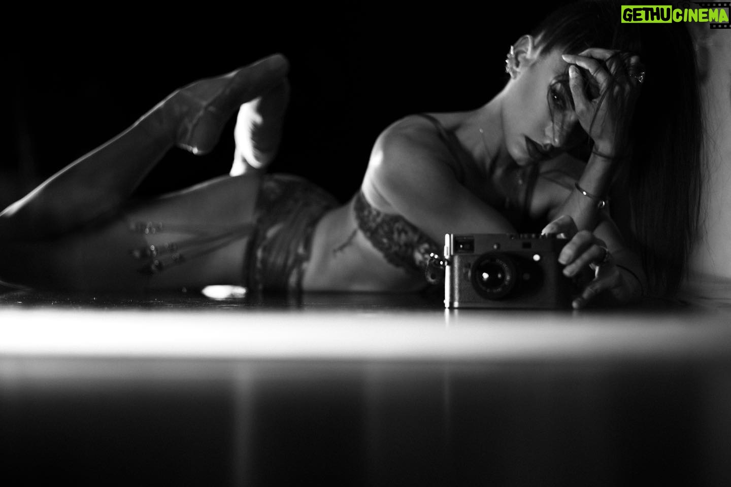 Kylie Shea - 11.9K Likes - 🥀 for you .
A @leica_camera self-portrait series
X @agentprovocateur
xxx 🖤 ooo
#kylieshea #agentprovocateur
#loveinthefastlane
#lefttoyourowndevices
#pointechronicles