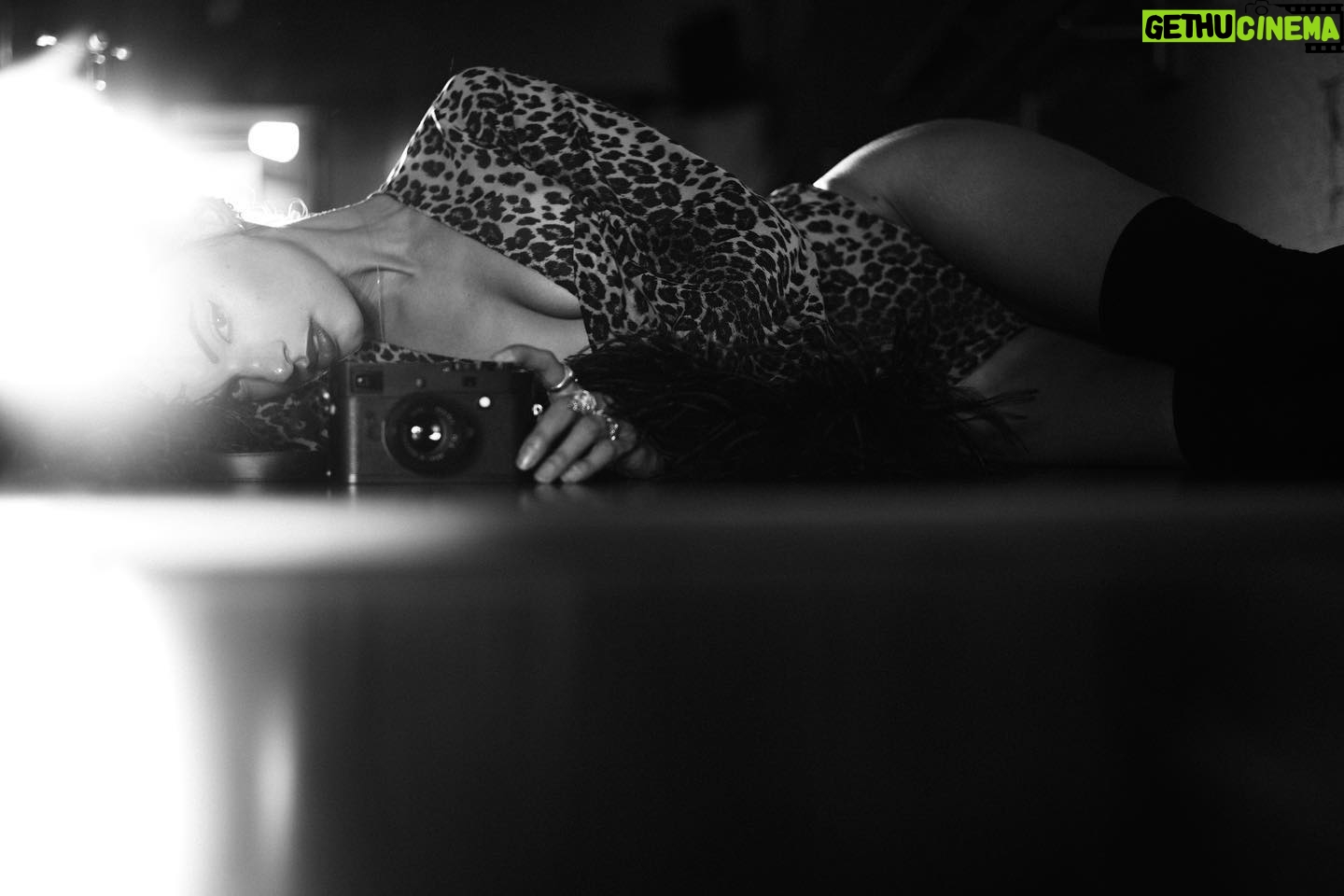 Kylie Shea - 11.9K Likes - 🥀 for you .
A @leica_camera self-portrait series
X @agentprovocateur
xxx 🖤 ooo
#kylieshea #agentprovocateur
#loveinthefastlane
#lefttoyourowndevices
#pointechronicles