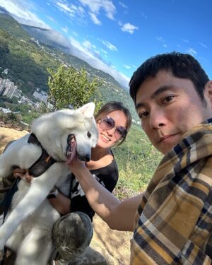 Kylie Wang Instagram - 天氣超好，出門遛狗跟遛孕婦一次完成。walking the dog and the pregnant wife in a sunny day. 
碰咩走到最後不想走了討抱抱 #pregnancylife