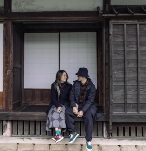 Kylie Wang Instagram - 這次去茨城四天行程滿滿，到處吃吃喝喝逛景點泡溫泉還跑去玩爆破。我的老公從頭到尾都不會管我要做什麼要吃什麼，也不會過度緊張。只會在我說想吐的時候幫我去買想吃的東西，走到腳痛的時候幫我去買好走的鞋子，覺得累的時候幫我去找可以坐下來的地方休息。

每個懷孕的人都有自己覺得跟另一半最舒服的相處方式。但對我來說，我的老公就像平常一樣對我，沒有過度關心或緊張，完全信任我的個人判斷，但在我開口需要幫忙的時候想辦法做到。對我來說就是全世界最懂我最體貼孕婦的老公了。 #茨城 #pregnancylife