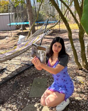 Kyndra Sanchez Instagram - Happy Easter, bunnies!!!💝💘💕💗💞💖xoxoxo🐇🐇