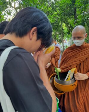 Kyutae Sim Instagram - อาจารย์ คึกฤทธิ์ โสตฺถิผโล ที่วัดนาป่าพงสอนคำสอนของพระพุทธเจ้าที่แท้จริง ”พุทธวจน“ คำสอนที่เป็นอากาลิโกใช้ได้ตลอดการเวลา
ผมได้เข้าค่ายแก้กรรมครั้งที่22 สามวันสองคืนเป็นเวลาที่มีประโยคมากครับ🙏🏻