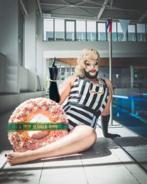 La Big Bertha Instagram - AH ! Et n’oublions pas : F*** Summer Body ! 

Comme le dit si bien @helena_blly ❤️ 

Shoot by (of course) @evesaintramon 

Couronne by me pour @dragrace_france 🫶🏻

MY BODY MY RULES !