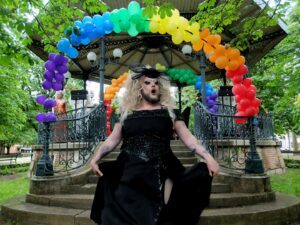 La Big Bertha Instagram - MARRAINE DE LA PREMIERE MARCHE DES FIERTÉS DU TARN🏳️‍🌈🏳️‍⚧️🏳️‍🌈🏳️‍⚧️🫶🏻

Fiére, honorée et émue d’avoir pu apporter ma contribution à ma region natale et à mes racines en ces moments si sombres. C’etait une aprés midi de love de partage de sourires et de force entre freres entre soeurs ! 

30 Juin et 7 Juillet : votons pour nos libertés, faisons barrages aux fachisés pour continuer de nous célébrer ! 

Bravo à @diversites_pastel ! Merci à vous toustes ! Des moments précieux avec mes soeurs @miss_shannabanana @coco_damoiseau @etta_courgette @miss_brandysnap 

BE PROUD - merci aux videastes et photographes ;-) (dont @pearly_poppet @lealopez_hypnose …❤️🫶🏻) 

#dragqueen #pride #tarn