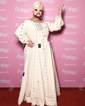 La Big Bertha Instagram - MY BODY MY JEWEL ! 

Outfit for the finale of Drag Race France Season 2 ! 

By the amazing @romaintheveninparis ! 

Wig @sheinaratanjabi 
Make up @nyxcosmetics_france 
Photo by Nathalie Guyon / FTV
Editing @kandorians @popmodelsagency