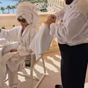 La Toya Jackson Instagram - Blessings to you all on this Sunday!💜
Wishing you a beautiful and lovely day💕
Can’t eat without #Tabasco🌶️
#sundayvibes #sundayfunday #Life #love #latoyajackson #photooftheday #mood