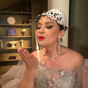 Lale Başar Instagram - Sihirli Annem @beyzadoluca @1aslikmr @prfashionpr  hep birlikte güzelleştik
