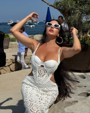 Lamitta Frangieh Instagram - La Dolce vita 🇫🇷 @FashionNova mermaid 🧜‍♀️ 
- attina crochet maxi dress white 
.
.
.
#fashionnovaembassador #fashionnovamodel #frenchriviera #summervibes☀️ #fashionnovacurve #usa