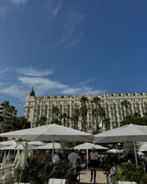 Lamitta Frangieh Instagram - Beautiful day @carltoncannes 🌴 wearing @cherina_beachwear 🤍
.
.
.
#cannes #carltonbeachclub #frenchrivieralife #lamittafrangieh #cotedazurfrance #cannesfrance #swimsuits