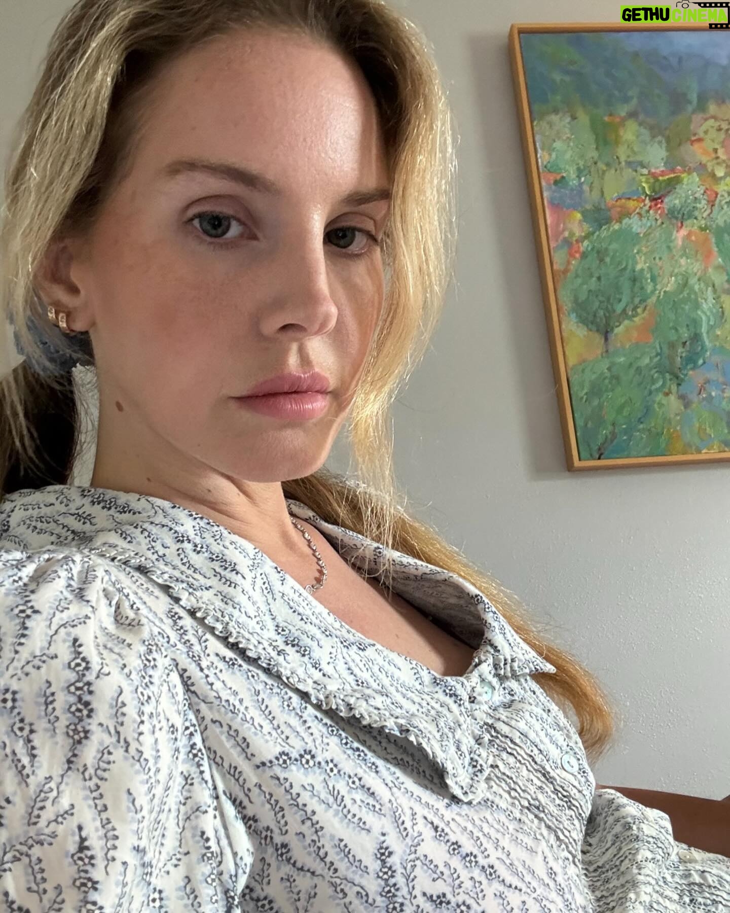 Lana Del Rey - 4.5 Million Likes -