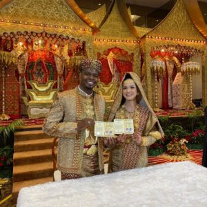 Langston Hues Instagram - Sah laki bini loh February 5 2022 ❤️
Datuak Langston dan Uni Utari, mangerati?
