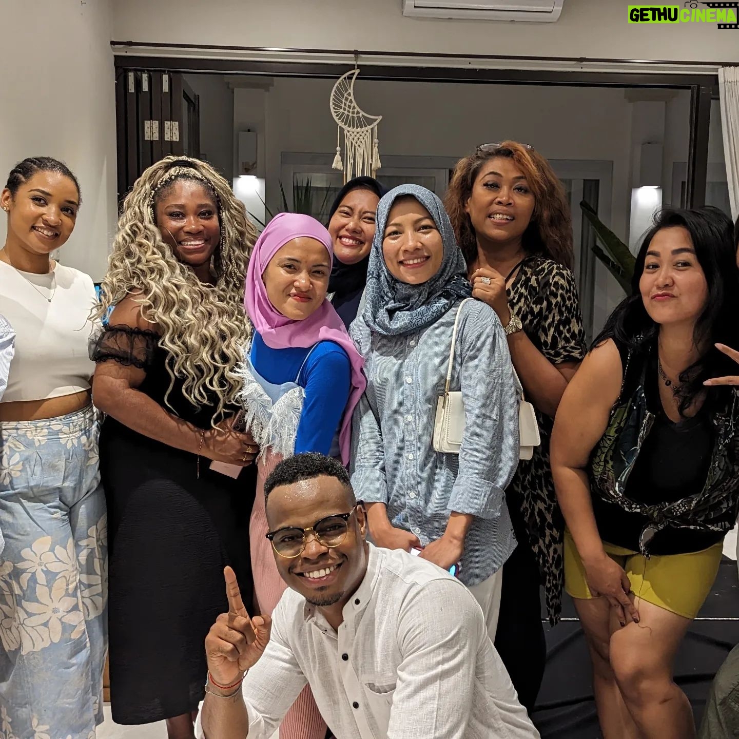 Langston Hues - 1.3K Likes - And hold fast, all together, by the rope which Allah (stretches out for you), and be not divided among yourselves; and remember with gratitude Allah's favour on you;
Quran 3:103
Thank You @ananta.villas
#seekingnearness #seekers #retreat #bali #ihsan #balimuslims #muslimsinbali