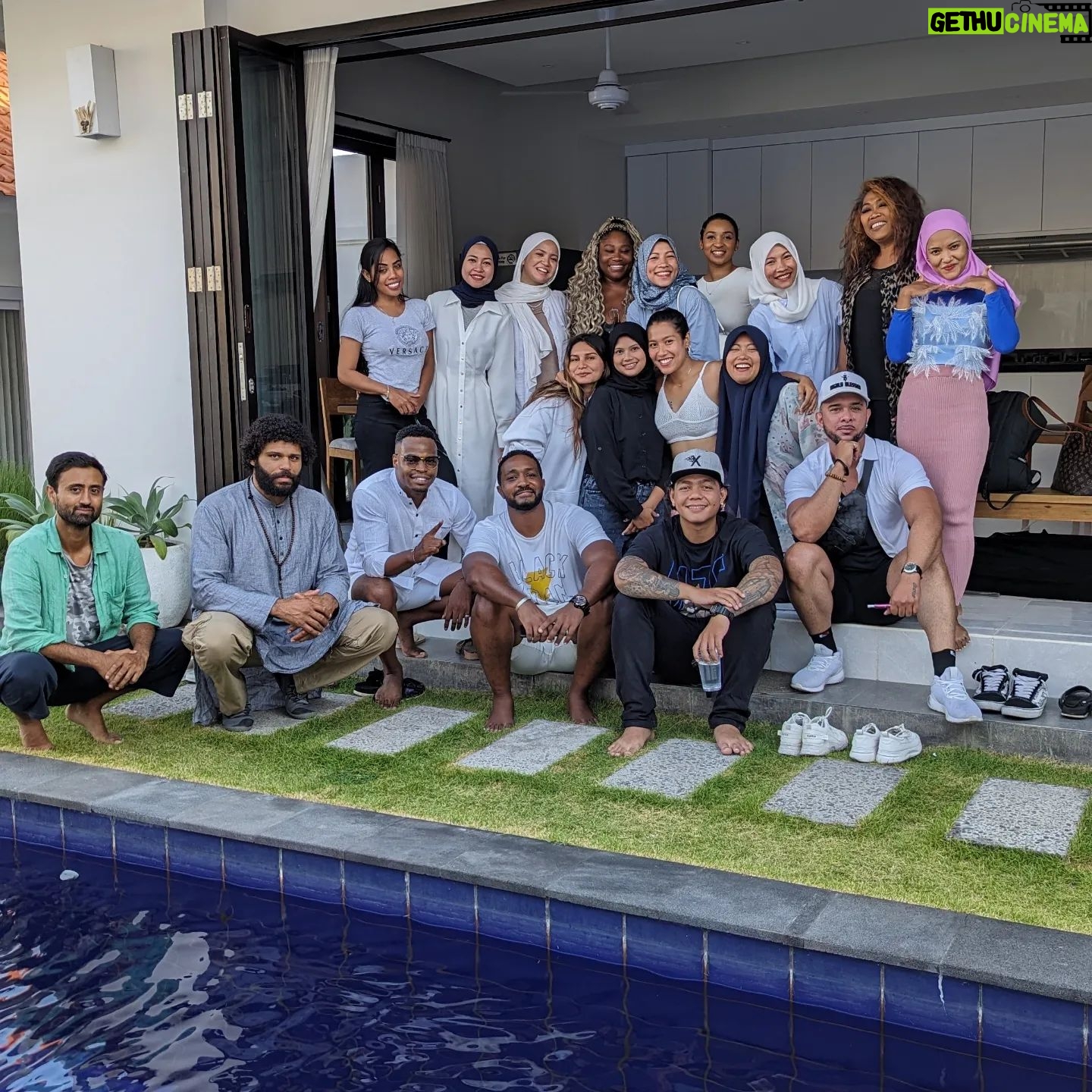 Langston Hues - 1.3K Likes - And hold fast, all together, by the rope which Allah (stretches out for you), and be not divided among yourselves; and remember with gratitude Allah's favour on you;
Quran 3:103
Thank You @ananta.villas
#seekingnearness #seekers #retreat #bali #ihsan #balimuslims #muslimsinbali