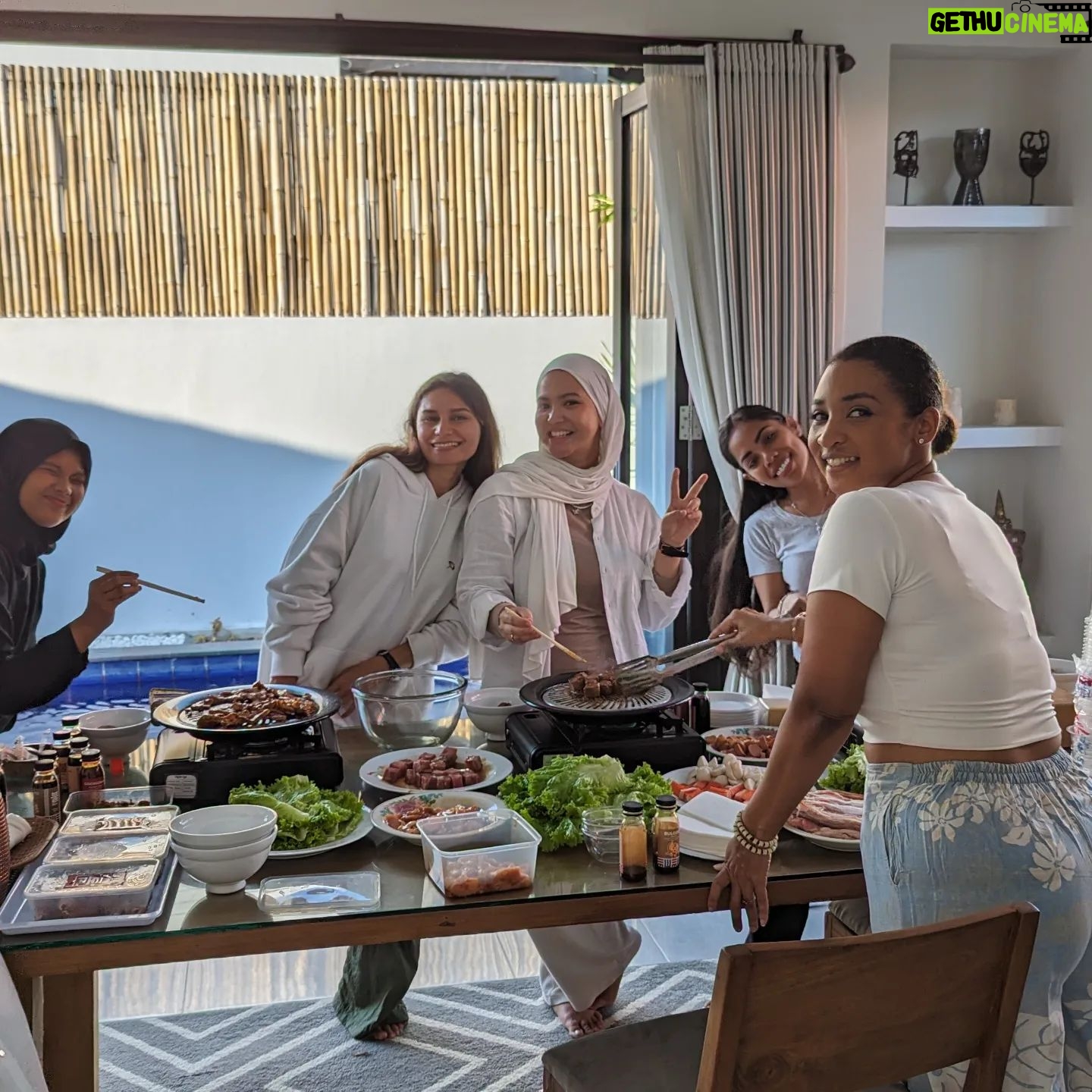 Langston Hues - 1.3K Likes - And hold fast, all together, by the rope which Allah (stretches out for you), and be not divided among yourselves; and remember with gratitude Allah's favour on you;
Quran 3:103
Thank You @ananta.villas
#seekingnearness #seekers #retreat #bali #ihsan #balimuslims #muslimsinbali