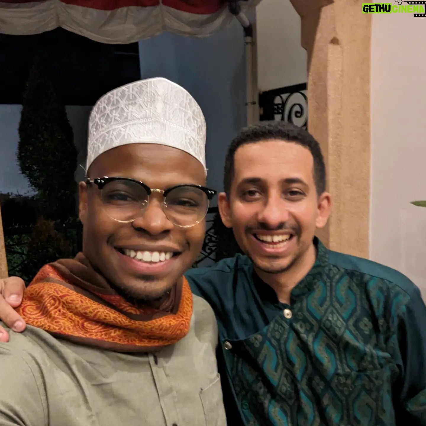 Langston Hues - 1.6K Likes - The Messenger of Allah (ﷺ) said, "When a group of people assemble for the remembrance of Allah, the angels surround them (with their wings), (Allah's) mercy envelops them, Sakinah, or tranquillity descends upon them and Allah makes a mention of them before those who are near Him."
Abah ❤️
1 Umat ❤️
Ikhwān ❤️