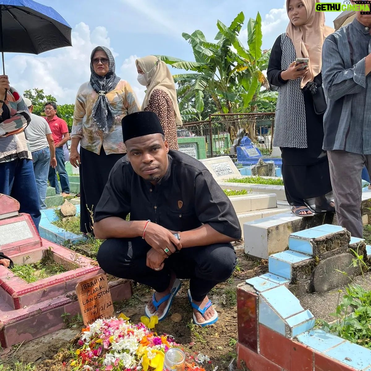 Langston Hues - 4.4K Likes - Yesterday @utarihues and I delivered our first child, a beautiful boy name Ibrahim Clark Langston. Unfortunately, he couldn't survive and today we held his Janazah. Inna lilahi wa inna ilayhi rajioon. We plan, and Allah plans. And Allah is the best of planners. May Ibrahim be our Shafie when the hour is established. May Allah grant him jannah al-firdous. We may never understand the things that happen to us in this life and the life to come and it breaks my heart to experience this, but with everything Alhamdulillah ala kuli hal. Please keep my family in your Doa'. JazakAllah Khair 🤲🏾