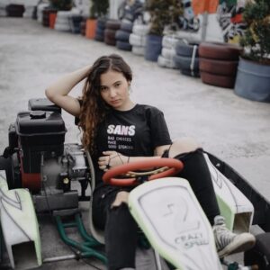 Larasati Nugroho Instagram - ku petik bintang saat tak mampu tidur.. Tauco asem guri guri nyoooooooY