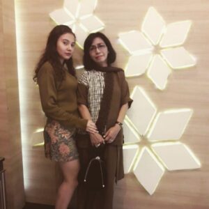 Larasati Nugroho Instagram - @gracia.nugroho asli bersyukur bgttttt d lahirin sama mama superrrrr ... mohon kesabarannya yaw cinta mnghadi anakmu yang koplak ini 😂💙🙏love u ma