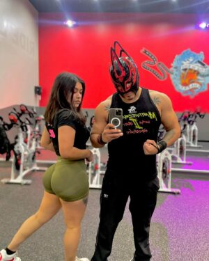 Laredo Kid Instagram - Hoy estoy dfestejando a un persona muy especial , Feliz cumpleaños 🎁 @aidin8__  gracias por siempre apoyarme en todo , por estar a mi lado en las buenas y en la malas por creer en mí siempre , por contagiarme esas risas , por levantarme cuando he estado triste por seguirme siempre el rollo, gracias por quererme a mí y a los míos ,eres y serás siempre alguien muy especial en mi vida..❤️que sigas cumpliendo muchos años más y que cumplas todos tus sueños 🙏🏻
🐨😘
