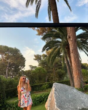 Laura Bailey Instagram - Sun in Leo 🎉