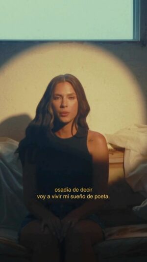 Laura Chimaras Instagram - ¿Cuántas personas han tenido que salir de su país para seguir con sus sueños? 🇻🇪

¿Cuántos hemos tenido que batallar con la incertidumbre, caos, dolor, soledad?

Mi nuevo poema ya está disponible en todas las plataformas de música.

Mi recomendación: busca unos audífonos, cierra los ojos y deja que las letras te abracen. En especial, a mis venezolanos que estamos buscando un poco de calor en este momento🇻🇪

Escribe la palabra Venezuela para que te llegue el link.

Déjame tu comentario 🇻🇪🤎

#poema #poeta #chimaraslaura #venezuela #memorias