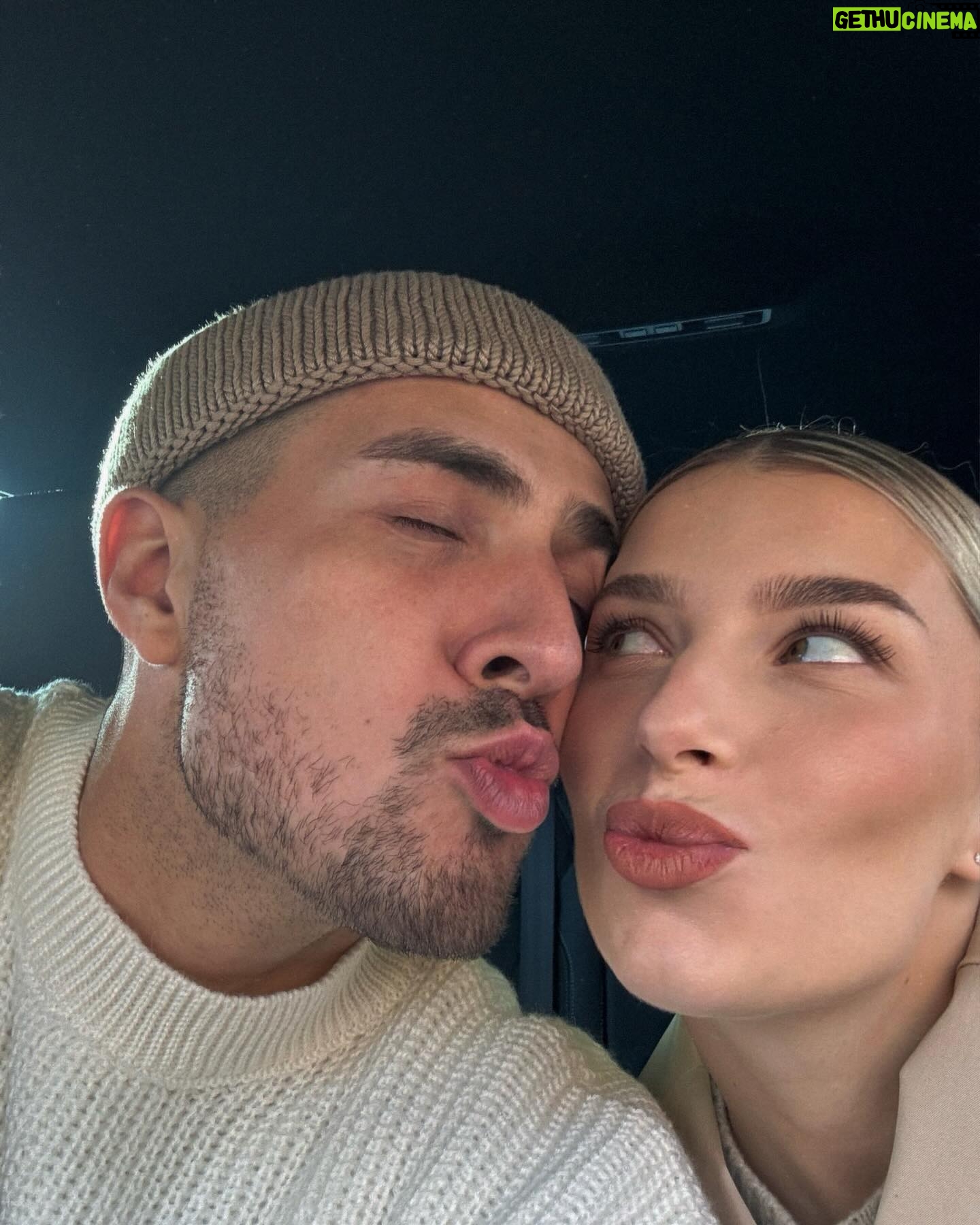 Laura Chrebetová - 23.5K Likes - Posielame lásku 🤎
#loveisintheair#hubby#smilemore#crazy