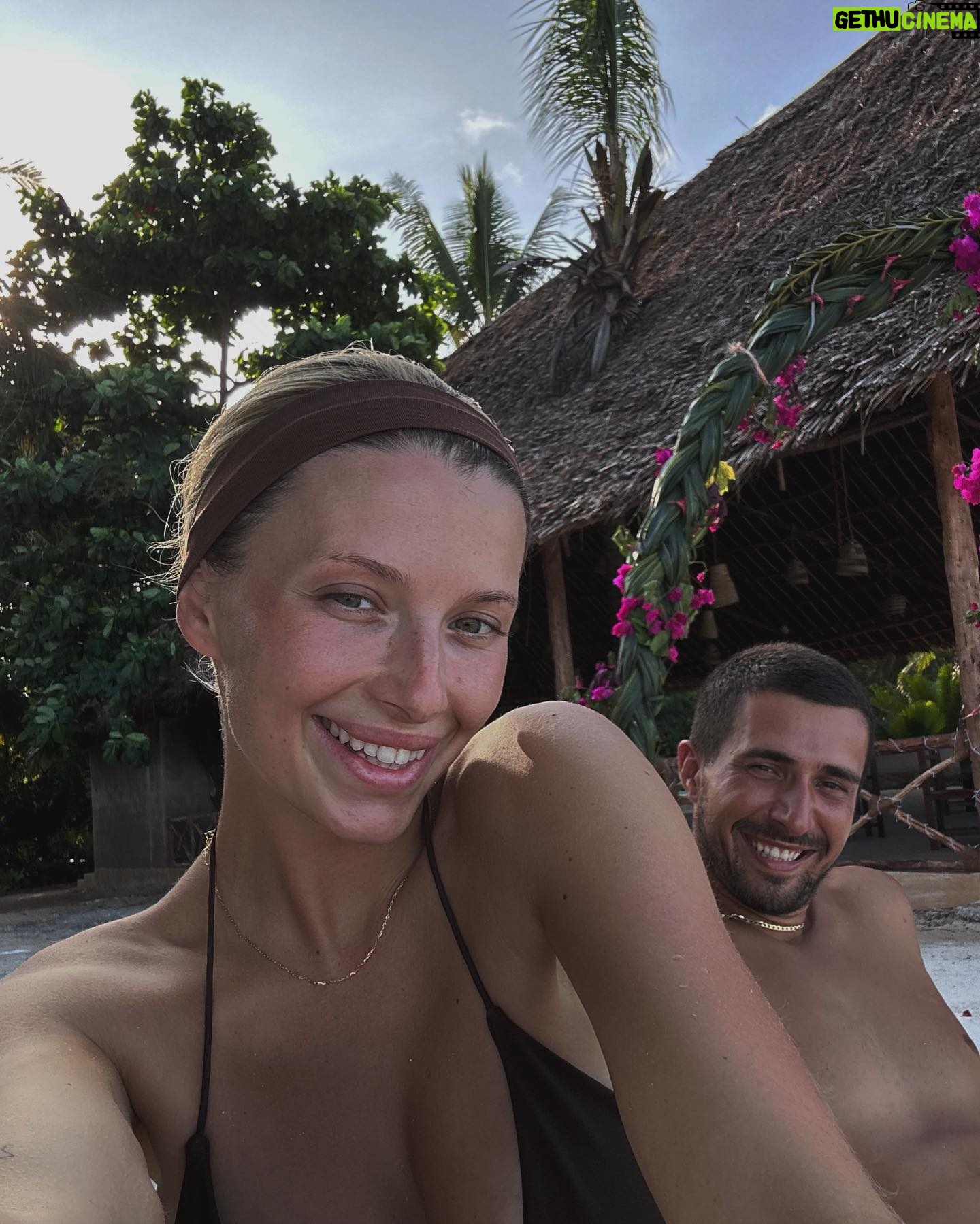 Laura Chrebetová - 26.1K Likes - Enjoying the last bits ☀️🌴
#lastdays