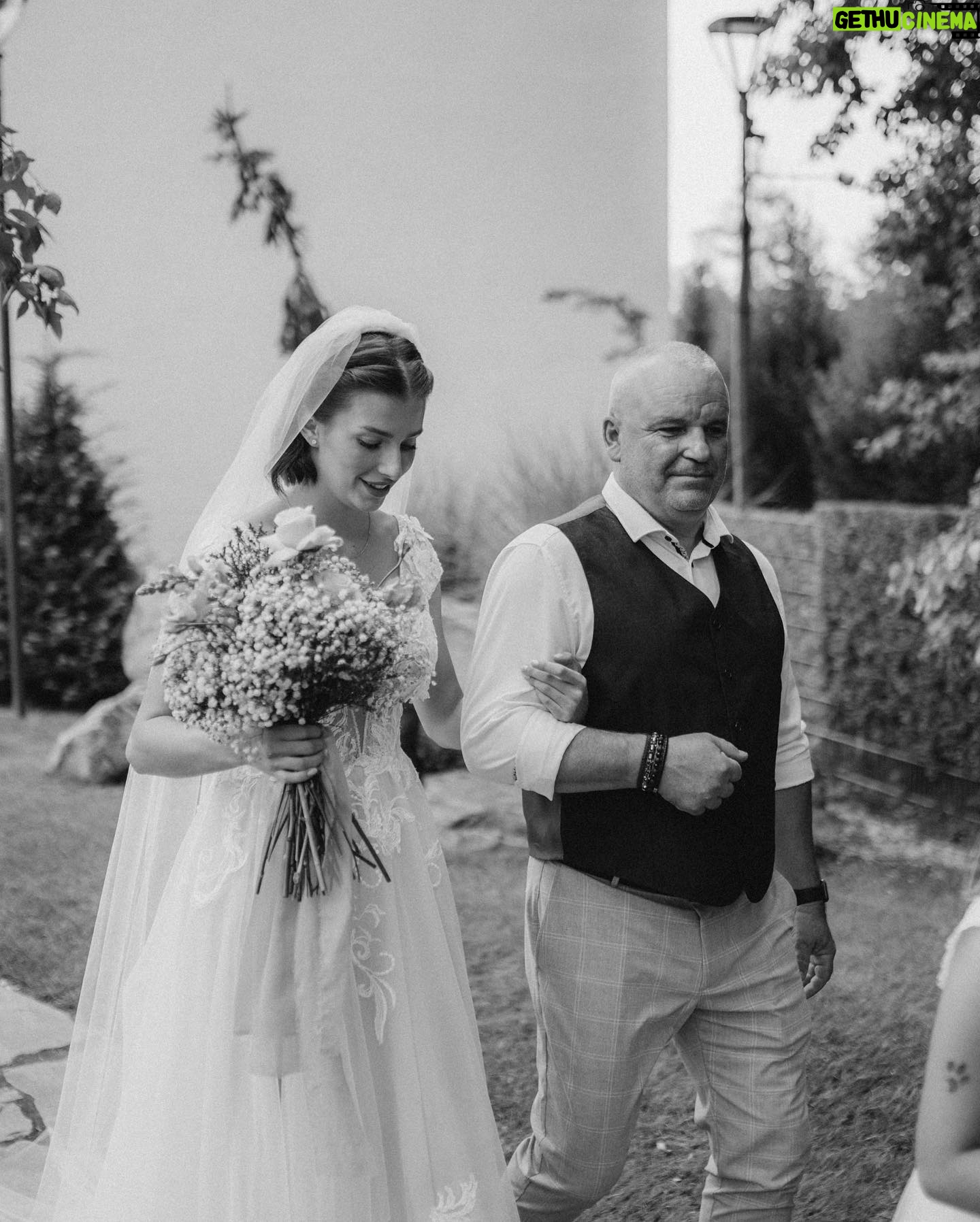 Laura Chrebetová - 42.4K Likes - RODINA ♾️
📷 @jankosaristan_photography 📷
#wedding#memories#love#tears#emptions#familyiseverything