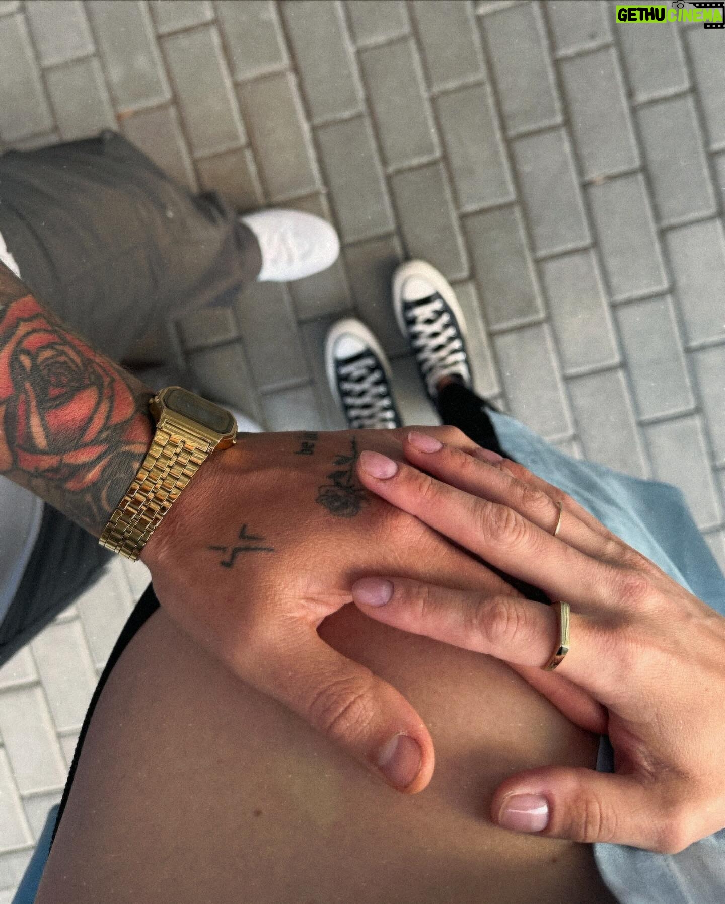 Laura Chrebetová - 22.7K Likes - Každý jednoduchý outfit dostane ten správny šmrnc so šperkami od @apart.cz ✨
#spolupraca#apartsperky