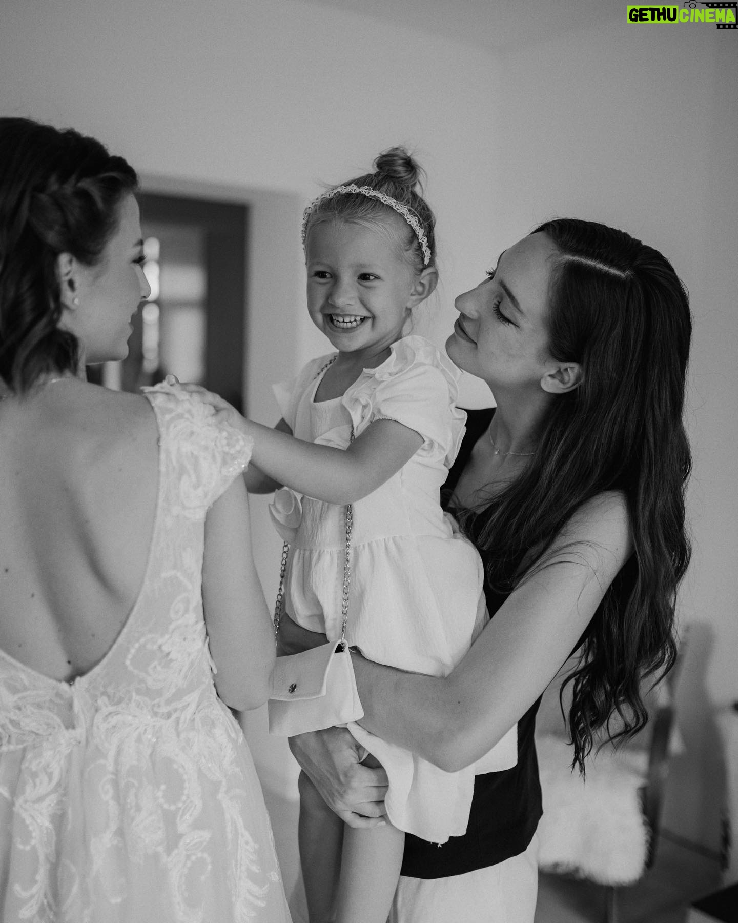 Laura Chrebetová - 42.4K Likes - RODINA ♾️
📷 @jankosaristan_photography 📷
#wedding#memories#love#tears#emptions#familyiseverything