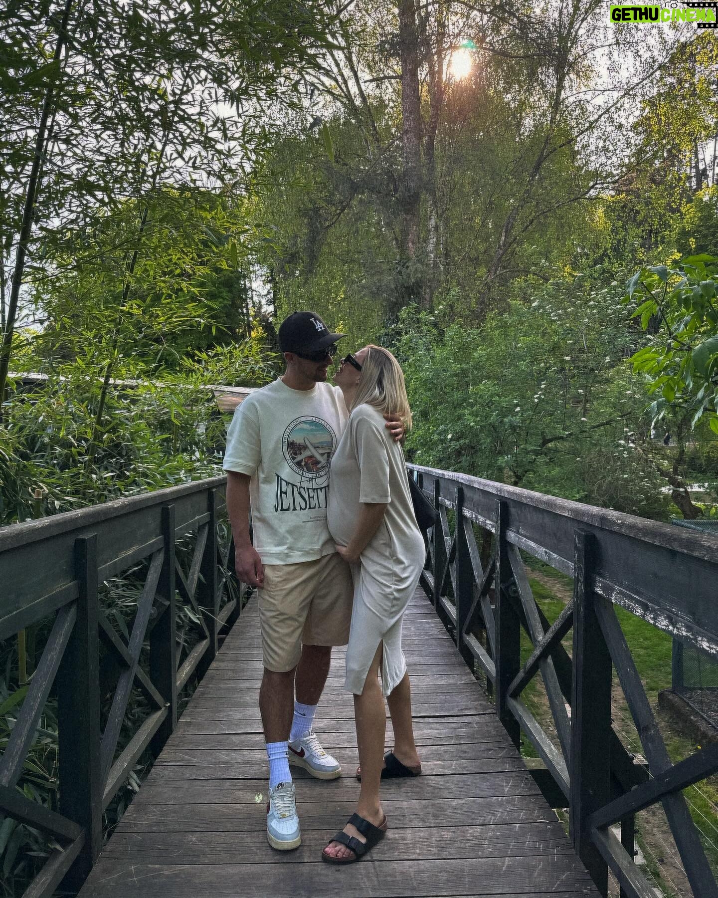 Laura Chrebetová - 24K Likes - Už sa s tým banderom nedostaneme moc ďaleko ale urobili sme si aspoň taký malý výlet do tej našej zoo 🦩 najbližšie už zoo len v trojici 👶🏻