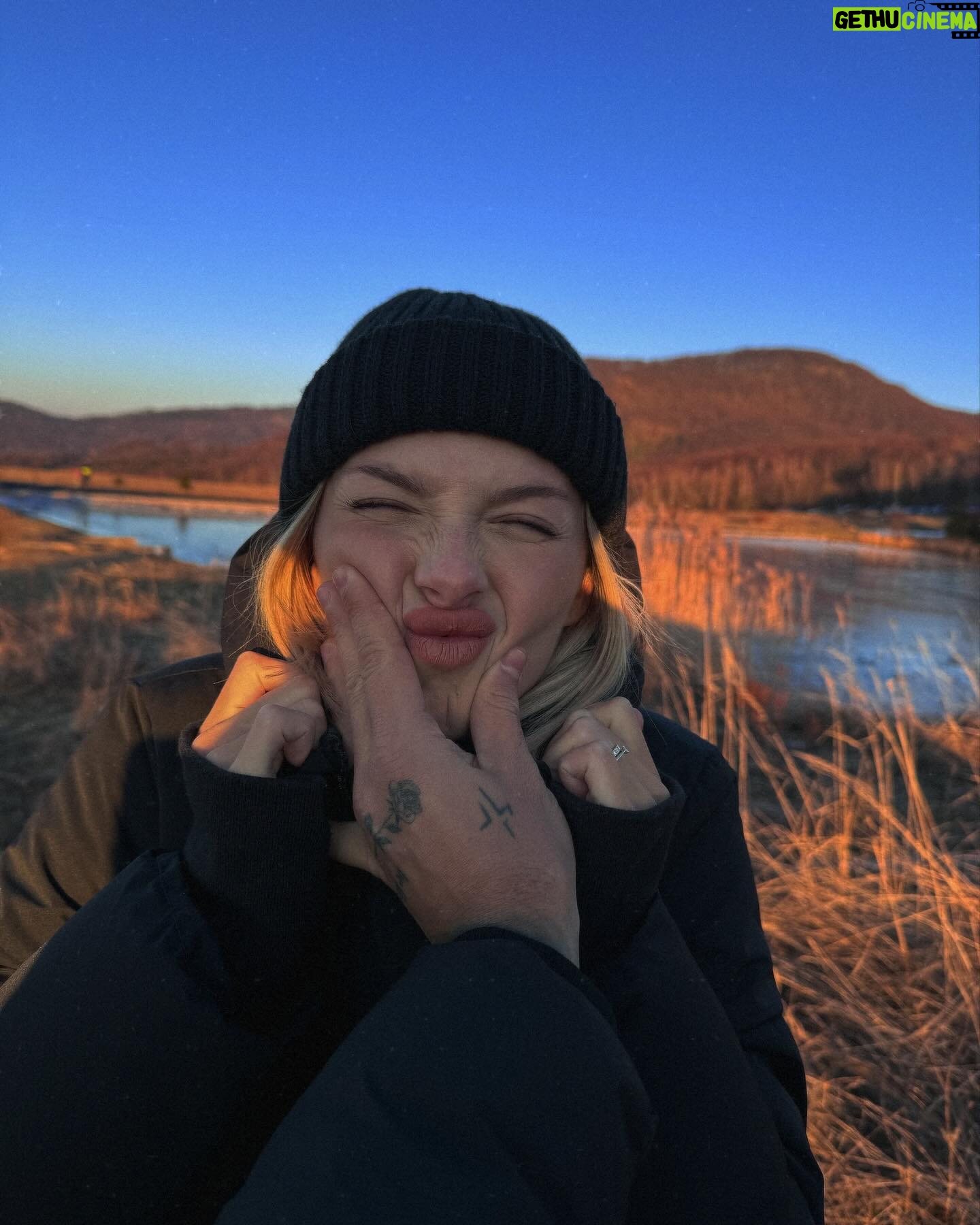 Laura Chrebetová - 27.1K Likes - Už bolo na čase trochu dobiť baterky po tej šnúre hnusných dni 🔋 snáď ste mali všetci krásnu slnečnú sobotu ☀️
#lubtesa