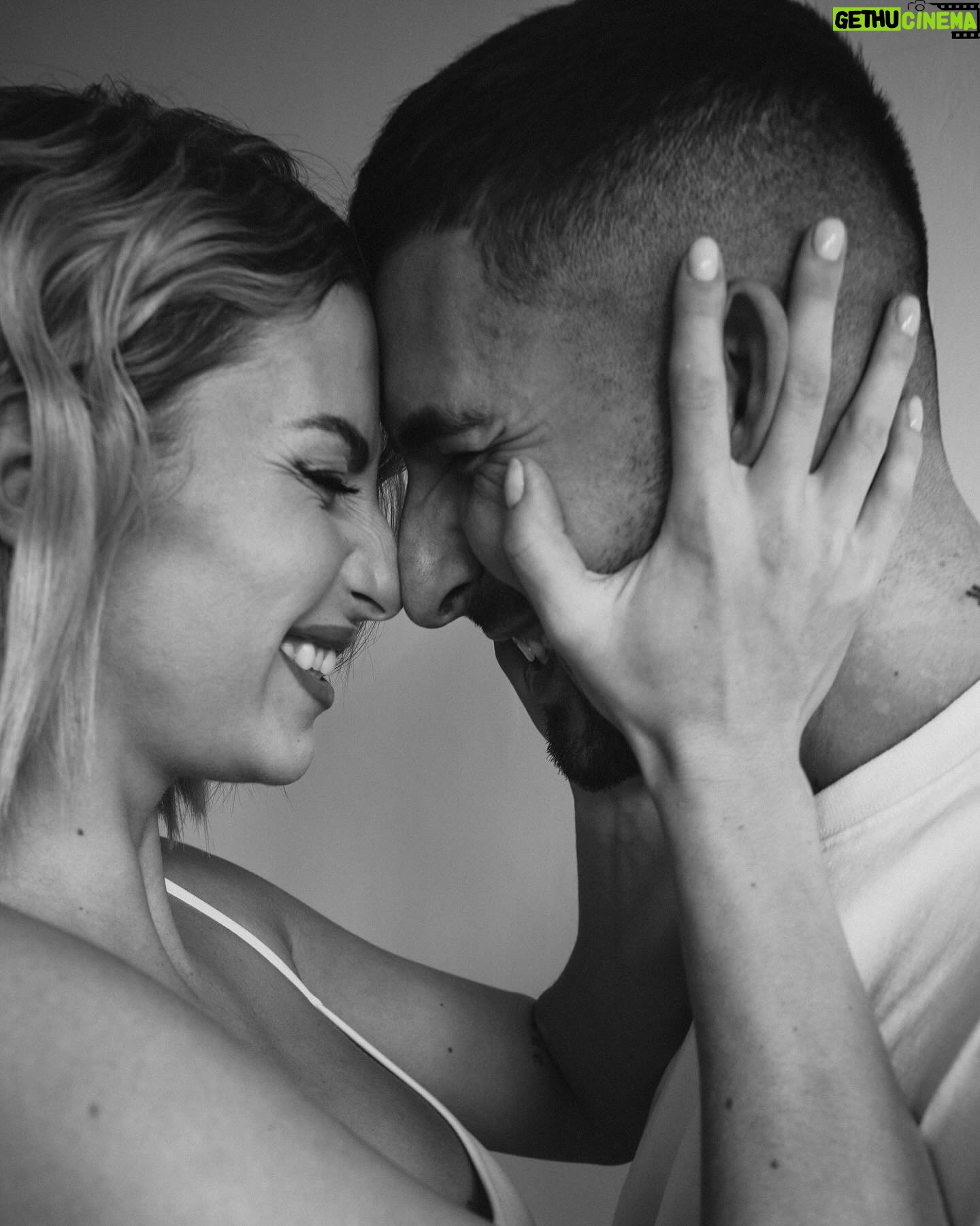 Laura Chrebetová - 51.5K Likes - Ďalšia várka lásky očami @katarinaslesar 🤍
Makeup @makeupbykatka
Styling @who.is.laska
#love#threeofus#photography#pregnancy