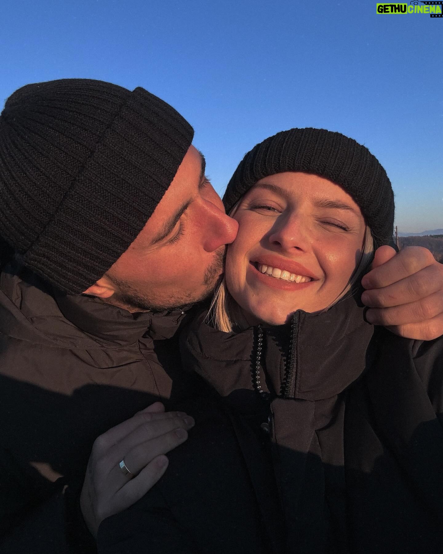 Laura Chrebetová - 27.1K Likes - Už bolo na čase trochu dobiť baterky po tej šnúre hnusných dni 🔋 snáď ste mali všetci krásnu slnečnú sobotu ☀️
#lubtesa