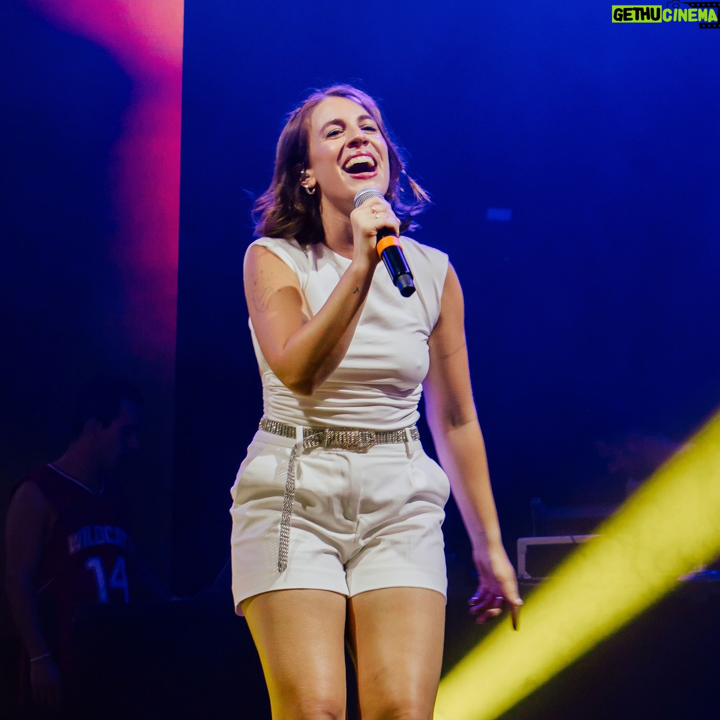 Laura Esquivel - 8.5K Likes - éstos shows en Italia 🇮🇹 junto a @teenagedreamparty están siendo increíbles 💗!!!!
mañana retomamos con la gira! lxs esperamos en las siguientes fechas:
ITALIA 🇮🇹
📍Mercoledì 31/7 Jesolo (VE) - Spiaggia del Faro
📍Giovedì 1/8 Lignano Sabbiadoro - Arena
📍Venerdì 2/8 Rimini - Beach Arena
📍Sabato 3/8 Bisceglie (BA) - DF Theatre
📍Lunedì 5/8 Gallipoli - Parco Gondar
📍Mercoledì 7/8 Reggio Calabria
📍Venerdi 9/8 Marina di Setacciato (CB) - Sabbie Mobili Festival
📍Sabato 10/8 Senigallia - Mamamia
📍Domenica 11/8 Cinquale (MS) - Arena della Versilia
ARGENTINA 🇦🇷 (para presentar mi álbum)
📍Jueves 19/9 Buenos Aires, Argentina - La Trastienda
📷 @heymartii