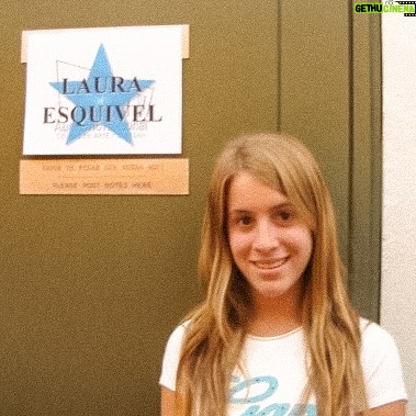 Laura Esquivel - 12K Likes - faltan 6 días para estrenar mi primer álbum 💿🦋 y quiero decirles una vez más que SI SE PUEDE 💪🏻💫
me morí muchas veces… reviví muchas veces 🌻 me transformé en la Laura que soñé (y sigo en proceso).
a la Laurita que agredían, hoy la abrazo y le digo que se quede tranquila..
hoy me separo de lo que ya no forma parte de mi vida.. de eso que ya no es compatible, para así, seguir mi propio camino y bienestar.
ojalá el próximo sábado cuando ya tengas el álbum disponible en todas las plataformas digitales.. lo disfrutes, y te ayude aunque sea un poquito!
no veo la hora de verlos para festejar éste tremendo estreno, en mi show en @latrastiendaoficial el 19 de Septiembre a las 20:30hs (tickets en venta en el link en mi Bio) 🎟️💫
última cosita… pero no menos importante: hoy más que nunca levanto la bandera de artista independiente 🎤💪🏻!!! celebrando así éste tremendo logro que fue fruto de tanto esfuerzo y trabajo!!
desde el primer minuto, quise ser sincera con mi mensaje. quise un proyecto lleno de cosas REALES 🙏🏻 y en mi experiencia de tantos años en el ambiente artístico, no quería que nadie manipulara lo que yo quería transmitir 💗
GRACIAS por todo el amor que me dan día a día. los valoro mucho, y los abrazo muuucho.
no falta nada 🥲🫶🏻🦋💿✨
1ra 📷: @matteodemi en el @teenagedreamparty
2da 📷: seguro me la sacó mamá @lahijadelviento en el Auditorio Nacional de México